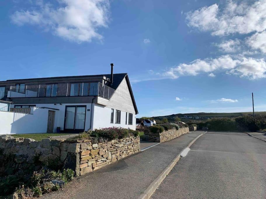 St Agnes Perfect Location, Hot Tub, Sea Views, Gym Apartment Exterior photo